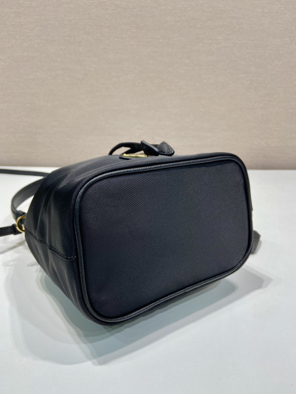 Prada Bucket Bag-15.5*19.5*10CM [1BE067-03] CELINE CHANEL ACCESSORIES LOEWE SHOES LOUIS VUITTON DIRO YSL OTHER BRAND HANDBAGS BALENCIAGA BOTTEGA VENETA GOYARD HERMES BURBERRY VALENTINO GUCCI FENDI MIUMIU CHLOE PRADA BVLGARI SUITCASE NEW ARRIVAL 