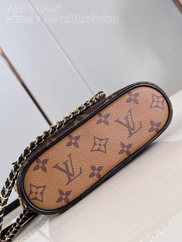 LOUIS VUITTON Vanity Chain Pouch-19 x 11.5 x 6.5 CM [M47125] CELINE CHANEL ACCESSORIES LOEWE SHOES LOUIS VUITTON DIRO YSL OTHER BRAND HANDBAGS BALENCIAGA BOTTEGA VENETA GOYARD HERMES BURBERRY VALENTINO GUCCI FENDI MIUMIU CHLOE PRADA BVLGARI SUITCASE NEW ARRIVAL 