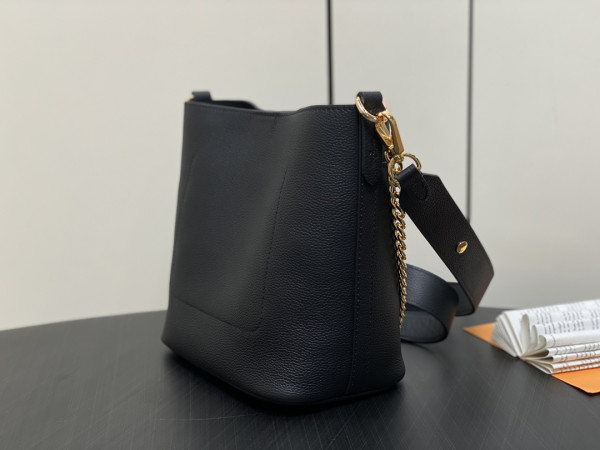 LOUIS VUITTON Lock and Walk - 20 x 20.5 x 12CM [M24006-03] CELINE CHANEL ACCESSORIES LOEWE SHOES LOUIS VUITTON DIRO YSL OTHER BRAND HANDBAGS BALENCIAGA BOTTEGA VENETA GOYARD HERMES BURBERRY VALENTINO GUCCI FENDI MIUMIU CHLOE PRADA BVLGARI SUITCASE NEW ARRIVAL 
