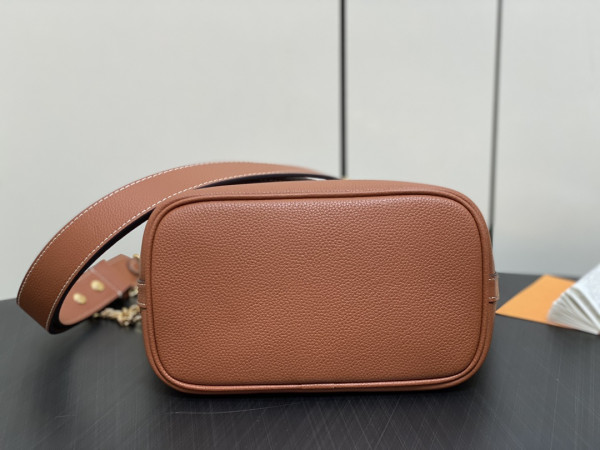LOUIS VUITTON Lock and Walk - 20 x 20.5 x 12CM [M24006-02] CELINE CHANEL ACCESSORIES LOEWE SHOES LOUIS VUITTON DIRO YSL OTHER BRAND HANDBAGS BALENCIAGA BOTTEGA VENETA GOYARD HERMES BURBERRY VALENTINO GUCCI FENDI MIUMIU CHLOE PRADA BVLGARI SUITCASE NEW ARRIVAL 