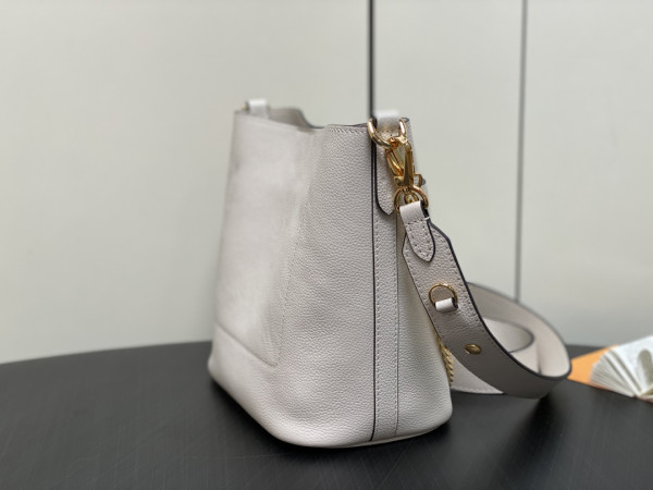 LOUIS VUITTON Lock and Walk - 20 x 20.5 x 12CM [M24006-01] CELINE CHANEL ACCESSORIES LOEWE SHOES LOUIS VUITTON DIRO YSL OTHER BRAND HANDBAGS BALENCIAGA BOTTEGA VENETA GOYARD HERMES BURBERRY VALENTINO GUCCI FENDI MIUMIU CHLOE PRADA BVLGARI SUITCASE NEW ARRIVAL 