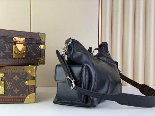 LOUIS VUITTON CarryAll Cargo -33.5 x 23x15cm [M24861] CELINE CHANEL ACCESSORIES LOEWE SHOES LOUIS VUITTON DIRO YSL OTHER BRAND HANDBAGS BALENCIAGA BOTTEGA VENETA GOYARD HERMES BURBERRY VALENTINO GUCCI FENDI MIUMIU CHLOE PRADA BVLGARI SUITCASE NEW ARRIVAL 