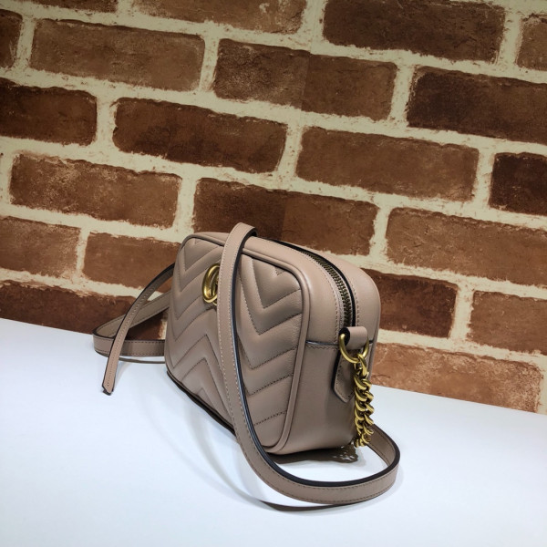 GUCCI GG Marmont mini shoulder bag [C1TIX-082000] CELINE CHANEL ACCESSORIES LOEWE SHOES LOUIS VUITTON DIRO YSL OTHER BRAND HANDBAGS BALENCIAGA BOTTEGA VENETA GOYARD HERMES BURBERRY VALENTINO GUCCI FENDI MIUMIU CHLOE PRADA BVLGARI SUITCASE NEW ARRIVAL 