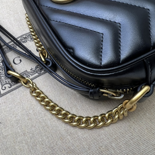 GUCCI GG Marmont mini shoulder bag [C1TIX-081748] CELINE CHANEL ACCESSORIES LOEWE SHOES LOUIS VUITTON DIRO YSL OTHER BRAND HANDBAGS BALENCIAGA BOTTEGA VENETA GOYARD HERMES BURBERRY VALENTINO GUCCI FENDI MIUMIU CHLOE PRADA BVLGARI SUITCASE NEW ARRIVAL 