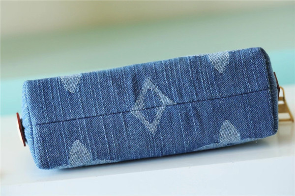 (image for) Louis Vuitton Pochette Cosmétique PM