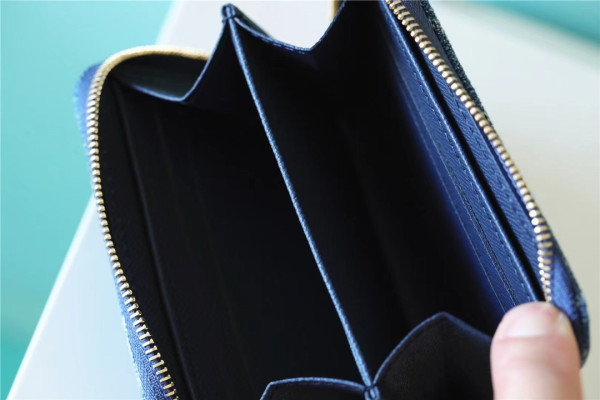 (image for) LOUIS VUITTON ZIPPY COIN PURSE