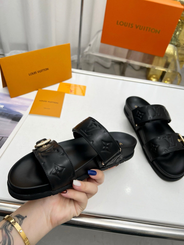 (image for) LOUIS VUITTON SLIPPERS