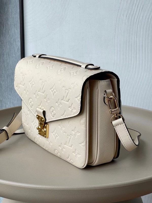 (image for) LOUIS VUITTON POCHETTE METIS EAST WEST