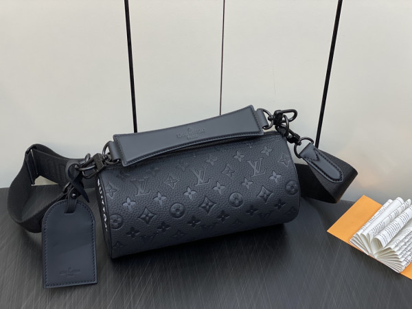 (image for) LOUIS VUITTON Soft Polochon PM