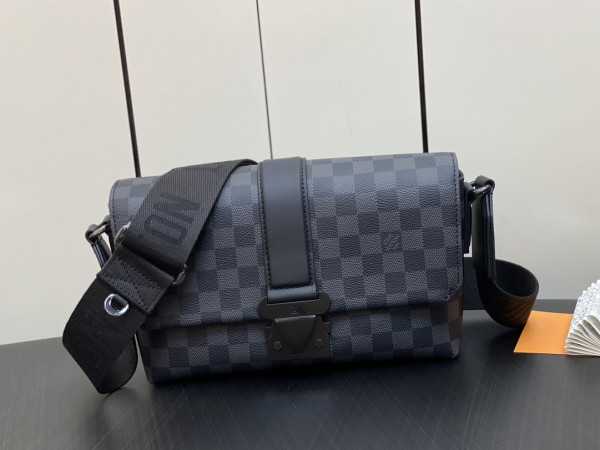 LOUIS VUITTON S-Cape Messenger [C1TDF-085025] CELINE CHANEL ACCESSORIES LOEWE SHOES LOUIS VUITTON DIRO YSL OTHER BRAND HANDBAGS BALENCIAGA BOTTEGA VENETA GOYARD HERMES BURBERRY VALENTINO GUCCI FENDI MIUMIU CHLOE PRADA BVLGARI SUITCASE NEW ARRIVAL 