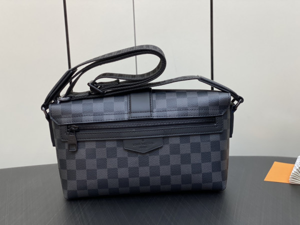 LOUIS VUITTON S-Cape Messenger [C1TDF-085025] CELINE CHANEL ACCESSORIES LOEWE SHOES LOUIS VUITTON DIRO YSL OTHER BRAND HANDBAGS BALENCIAGA BOTTEGA VENETA GOYARD HERMES BURBERRY VALENTINO GUCCI FENDI MIUMIU CHLOE PRADA BVLGARI SUITCASE NEW ARRIVAL 