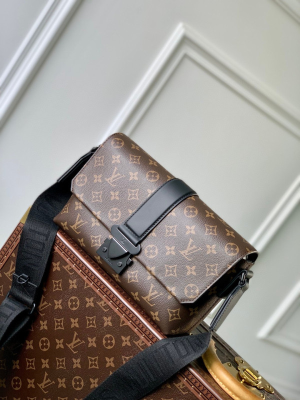 LOUIS VUITTON S-Cape Messenger [C1TDF-084949] CELINE CHANEL ACCESSORIES LOEWE SHOES LOUIS VUITTON DIRO YSL OTHER BRAND HANDBAGS BALENCIAGA BOTTEGA VENETA GOYARD HERMES BURBERRY VALENTINO GUCCI FENDI MIUMIU CHLOE PRADA BVLGARI SUITCASE NEW ARRIVAL 