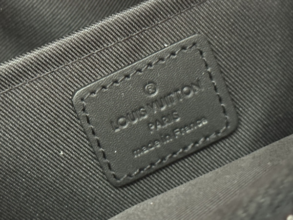 LOUIS VUITTON S LOCK MESSENGER [M46688] CELINE CHANEL ACCESSORIES LOEWE SHOES LOUIS VUITTON DIRO YSL OTHER BRAND HANDBAGS BALENCIAGA BOTTEGA VENETA GOYARD HERMES BURBERRY VALENTINO GUCCI FENDI MIUMIU CHLOE PRADA BVLGARI SUITCASE NEW ARRIVAL 