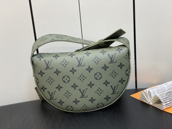 LOUIS VUITTON Moon Crossbody [M23838] CELINE CHANEL ACCESSORIES LOEWE SHOES LOUIS VUITTON DIRO YSL OTHER BRAND HANDBAGS BALENCIAGA BOTTEGA VENETA GOYARD HERMES BURBERRY VALENTINO GUCCI FENDI MIUMIU CHLOE PRADA BVLGARI SUITCASE NEW ARRIVAL 