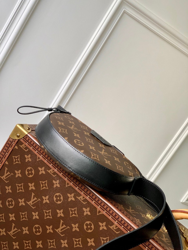 LOUIS VUITTON Moon Crossbody [M23835-1] CELINE CHANEL ACCESSORIES LOEWE SHOES LOUIS VUITTON DIRO YSL OTHER BRAND HANDBAGS BALENCIAGA BOTTEGA VENETA GOYARD HERMES BURBERRY VALENTINO GUCCI FENDI MIUMIU CHLOE PRADA BVLGARI SUITCASE NEW ARRIVAL 
