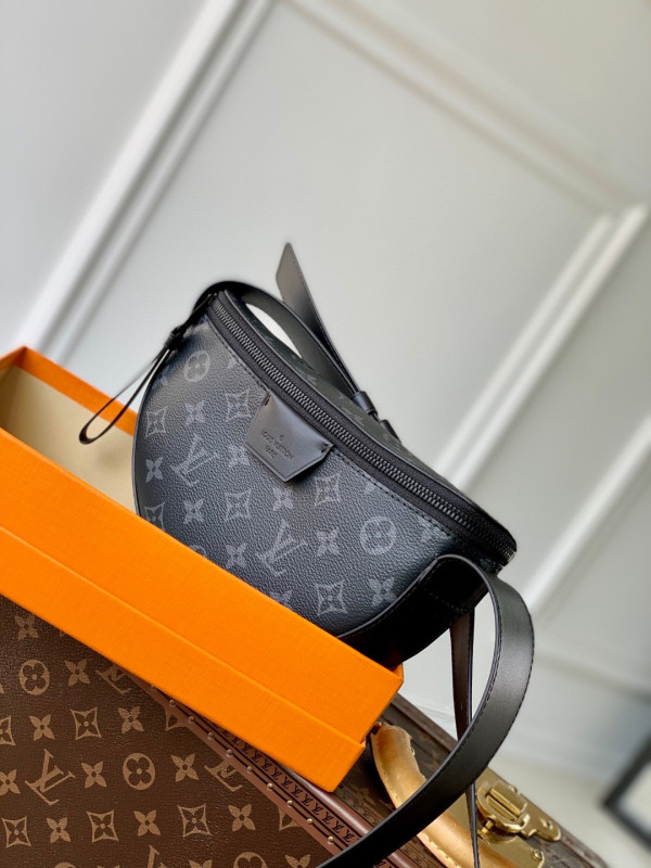 LOUIS VUITTON Moon Crossbody [M23835] CELINE CHANEL ACCESSORIES LOEWE SHOES LOUIS VUITTON DIRO YSL OTHER BRAND HANDBAGS BALENCIAGA BOTTEGA VENETA GOYARD HERMES BURBERRY VALENTINO GUCCI FENDI MIUMIU CHLOE PRADA BVLGARI SUITCASE NEW ARRIVAL 