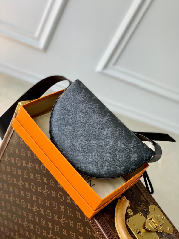 LOUIS VUITTON Moon Crossbody [M23835] CELINE CHANEL ACCESSORIES LOEWE SHOES LOUIS VUITTON DIRO YSL OTHER BRAND HANDBAGS BALENCIAGA BOTTEGA VENETA GOYARD HERMES BURBERRY VALENTINO GUCCI FENDI MIUMIU CHLOE PRADA BVLGARI SUITCASE NEW ARRIVAL 