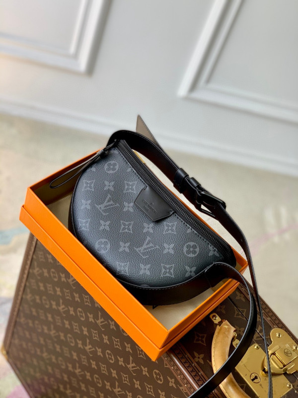 LOUIS VUITTON Moon Crossbody [M23835] CELINE CHANEL ACCESSORIES LOEWE SHOES LOUIS VUITTON DIRO YSL OTHER BRAND HANDBAGS BALENCIAGA BOTTEGA VENETA GOYARD HERMES BURBERRY VALENTINO GUCCI FENDI MIUMIU CHLOE PRADA BVLGARI SUITCASE NEW ARRIVAL 