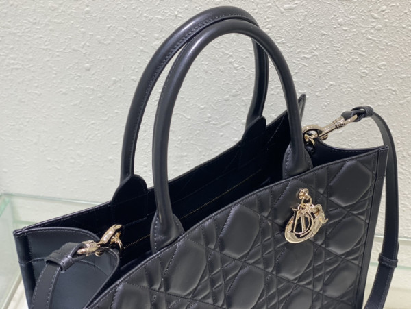 MEDIUM DIRO BOOK TOTE-36*18*28CM [M1324OWHP_M900] CELINE CHANEL ACCESSORIES LOEWE SHOES LOUIS VUITTON DIRO YSL OTHER BRAND HANDBAGS BALENCIAGA BOTTEGA VENETA GOYARD HERMES BURBERRY VALENTINO GUCCI FENDI MIUMIU CHLOE PRADA BVLGARI SUITCASE NEW ARRIVAL 