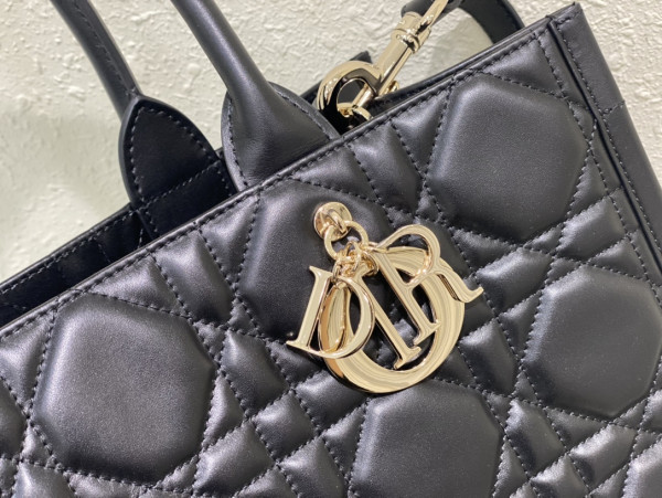 MEDIUM DIRO BOOK TOTE-36*18*28CM [M1324OWHP_M900] CELINE CHANEL ACCESSORIES LOEWE SHOES LOUIS VUITTON DIRO YSL OTHER BRAND HANDBAGS BALENCIAGA BOTTEGA VENETA GOYARD HERMES BURBERRY VALENTINO GUCCI FENDI MIUMIU CHLOE PRADA BVLGARI SUITCASE NEW ARRIVAL 