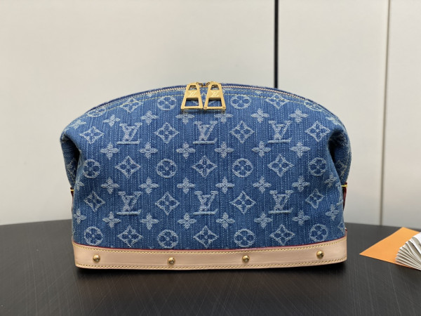 Louis Vuitton Pochette Cosmétique PM [M24317] CELINE CHANEL ACCESSORIES LOEWE SHOES LOUIS VUITTON DIRO YSL OTHER BRAND HANDBAGS BALENCIAGA BOTTEGA VENETA GOYARD HERMES BURBERRY VALENTINO GUCCI FENDI MIUMIU CHLOE PRADA BVLGARI SUITCASE NEW ARRIVAL 