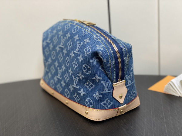 Louis Vuitton Pochette Cosmétique PM [M24317] CELINE CHANEL ACCESSORIES LOEWE SHOES LOUIS VUITTON DIRO YSL OTHER BRAND HANDBAGS BALENCIAGA BOTTEGA VENETA GOYARD HERMES BURBERRY VALENTINO GUCCI FENDI MIUMIU CHLOE PRADA BVLGARI SUITCASE NEW ARRIVAL 
