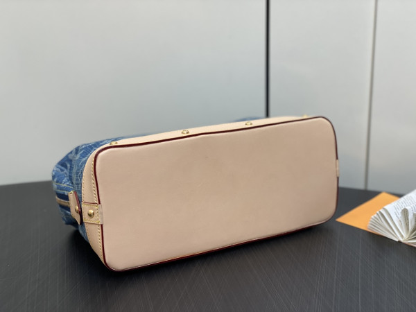 Louis Vuitton Pochette Cosmétique PM [M24317] CELINE CHANEL ACCESSORIES LOEWE SHOES LOUIS VUITTON DIRO YSL OTHER BRAND HANDBAGS BALENCIAGA BOTTEGA VENETA GOYARD HERMES BURBERRY VALENTINO GUCCI FENDI MIUMIU CHLOE PRADA BVLGARI SUITCASE NEW ARRIVAL 
