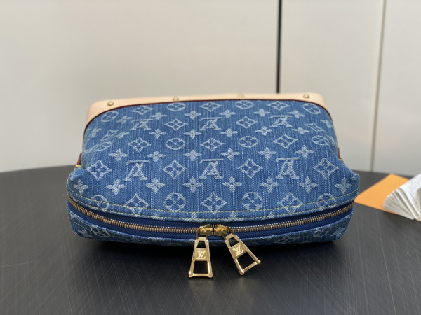 Louis Vuitton Pochette Cosmétique PM [M24317] CELINE CHANEL ACCESSORIES LOEWE SHOES LOUIS VUITTON DIRO YSL OTHER BRAND HANDBAGS BALENCIAGA BOTTEGA VENETA GOYARD HERMES BURBERRY VALENTINO GUCCI FENDI MIUMIU CHLOE PRADA BVLGARI SUITCASE NEW ARRIVAL 