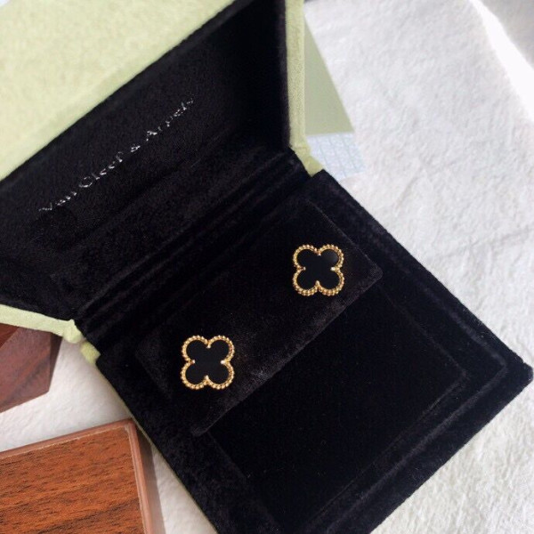 Van Cleef & Arpels Perlée EARRINGS [C1TD3-083314] CELINE CHANEL ACCESSORIES LOEWE SHOES LOUIS VUITTON DIRO YSL OTHER BRAND HANDBAGS BALENCIAGA BOTTEGA VENETA GOYARD HERMES BURBERRY VALENTINO GUCCI FENDI MIUMIU CHLOE PRADA BVLGARI SUITCASE NEW ARRIVAL 