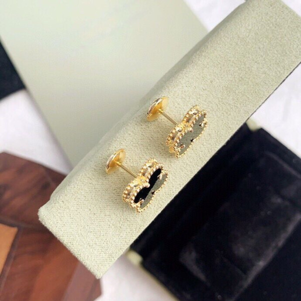 Van Cleef & Arpels Perlée EARRINGS [C1TD3-083314] CELINE CHANEL ACCESSORIES LOEWE SHOES LOUIS VUITTON DIRO YSL OTHER BRAND HANDBAGS BALENCIAGA BOTTEGA VENETA GOYARD HERMES BURBERRY VALENTINO GUCCI FENDI MIUMIU CHLOE PRADA BVLGARI SUITCASE NEW ARRIVAL 