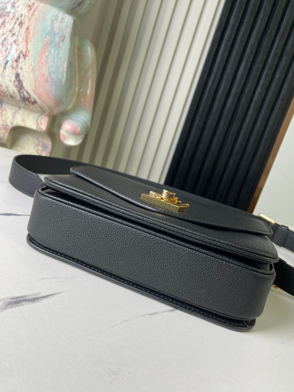 LOUIS VUITTON OXFORD [M22735-1] CELINE CHANEL ACCESSORIES LOEWE SHOES LOUIS VUITTON DIRO YSL OTHER BRAND HANDBAGS BALENCIAGA BOTTEGA VENETA GOYARD HERMES BURBERRY VALENTINO GUCCI FENDI MIUMIU CHLOE PRADA BVLGARI SUITCASE NEW ARRIVAL 