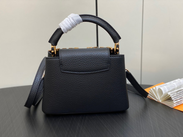LOUIS VUITTON CAPUCINES BB [M23263] CELINE CHANEL ACCESSORIES LOEWE SHOES LOUIS VUITTON DIRO YSL OTHER BRAND HANDBAGS BALENCIAGA BOTTEGA VENETA GOYARD HERMES BURBERRY VALENTINO GUCCI FENDI MIUMIU CHLOE PRADA BVLGARI SUITCASE NEW ARRIVAL 