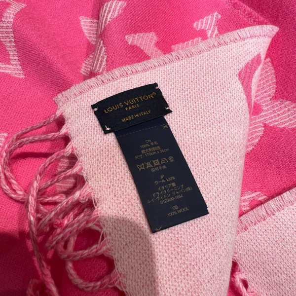 LOUIS VUITTON ESSENTIAL Scarf [M78936] CELINE CHANEL ACCESSORIES LOEWE SHOES LOUIS VUITTON DIRO YSL OTHER BRAND HANDBAGS BALENCIAGA BOTTEGA VENETA GOYARD HERMES BURBERRY VALENTINO GUCCI FENDI MIUMIU CHLOE PRADA BVLGARI SUITCASE NEW ARRIVAL 