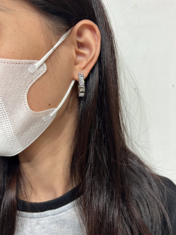 LOUIS VUITTON EARRINGS [C1MI6-033632] CELINE CHANEL ACCESSORIES LOEWE SHOES LOUIS VUITTON DIRO YSL OTHER BRAND HANDBAGS BALENCIAGA BOTTEGA VENETA GOYARD HERMES BURBERRY VALENTINO GUCCI FENDI MIUMIU CHLOE PRADA BVLGARI SUITCASE NEW ARRIVAL 