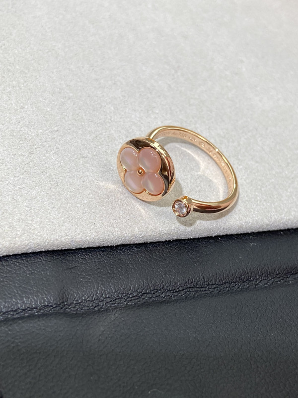 LOUIS VUITTON EARRINGS [C1MI6-032855] CELINE CHANEL ACCESSORIES LOEWE SHOES LOUIS VUITTON DIRO YSL OTHER BRAND HANDBAGS BALENCIAGA BOTTEGA VENETA GOYARD HERMES BURBERRY VALENTINO GUCCI FENDI MIUMIU CHLOE PRADA BVLGARI SUITCASE NEW ARRIVAL 