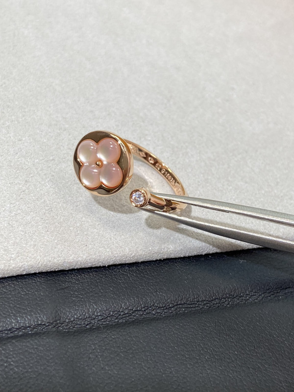 LOUIS VUITTON EARRINGS [C1MI6-032855] CELINE CHANEL ACCESSORIES LOEWE SHOES LOUIS VUITTON DIRO YSL OTHER BRAND HANDBAGS BALENCIAGA BOTTEGA VENETA GOYARD HERMES BURBERRY VALENTINO GUCCI FENDI MIUMIU CHLOE PRADA BVLGARI SUITCASE NEW ARRIVAL 