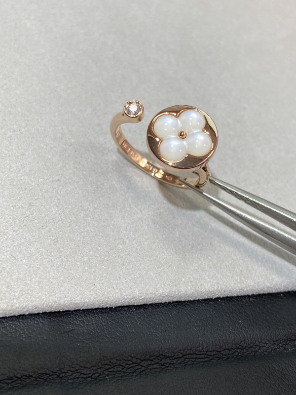 LOUIS VUITTON EARRINGS [C1MI6-032854] CELINE CHANEL ACCESSORIES LOEWE SHOES LOUIS VUITTON DIRO YSL OTHER BRAND HANDBAGS BALENCIAGA BOTTEGA VENETA GOYARD HERMES BURBERRY VALENTINO GUCCI FENDI MIUMIU CHLOE PRADA BVLGARI SUITCASE NEW ARRIVAL 