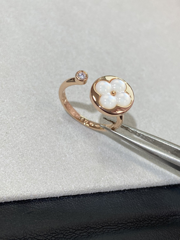 LOUIS VUITTON EARRINGS [C1MI6-032854] CELINE CHANEL ACCESSORIES LOEWE SHOES LOUIS VUITTON DIRO YSL OTHER BRAND HANDBAGS BALENCIAGA BOTTEGA VENETA GOYARD HERMES BURBERRY VALENTINO GUCCI FENDI MIUMIU CHLOE PRADA BVLGARI SUITCASE NEW ARRIVAL 