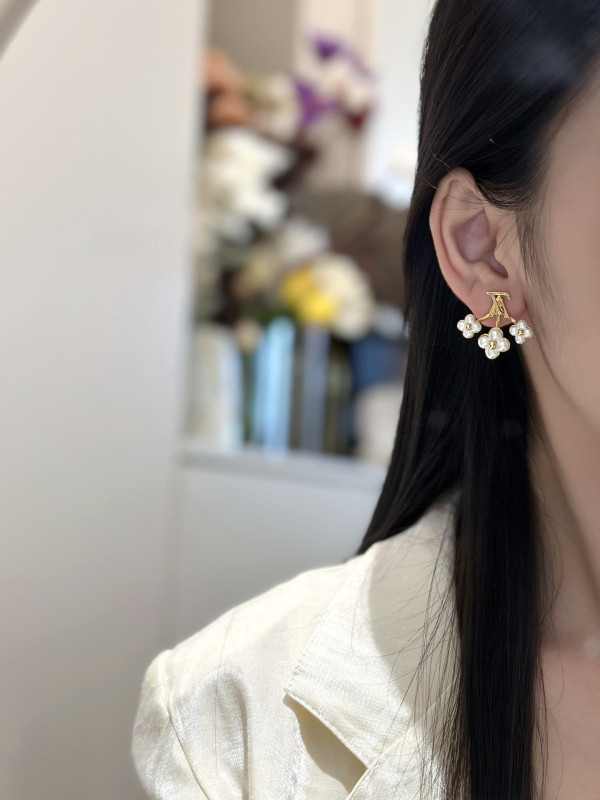 LOUIS VUITTON EARRINGS [M00970] CELINE CHANEL ACCESSORIES LOEWE SHOES LOUIS VUITTON DIRO YSL OTHER BRAND HANDBAGS BALENCIAGA BOTTEGA VENETA GOYARD HERMES BURBERRY VALENTINO GUCCI FENDI MIUMIU CHLOE PRADA BVLGARI SUITCASE NEW ARRIVAL 
