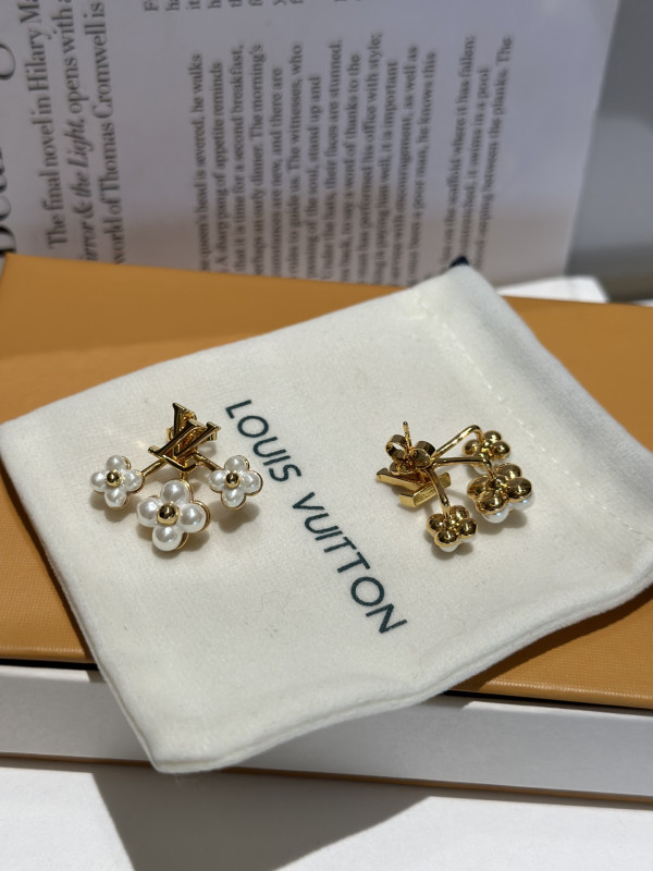 LOUIS VUITTON EARRINGS [M00970] CELINE CHANEL ACCESSORIES LOEWE SHOES LOUIS VUITTON DIRO YSL OTHER BRAND HANDBAGS BALENCIAGA BOTTEGA VENETA GOYARD HERMES BURBERRY VALENTINO GUCCI FENDI MIUMIU CHLOE PRADA BVLGARI SUITCASE NEW ARRIVAL 