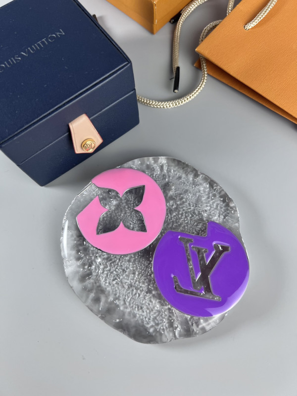 LOUIS VUITTON EARRINGS [C1MI6-031726] CELINE CHANEL ACCESSORIES LOEWE SHOES LOUIS VUITTON DIRO YSL OTHER BRAND HANDBAGS BALENCIAGA BOTTEGA VENETA GOYARD HERMES BURBERRY VALENTINO GUCCI FENDI MIUMIU CHLOE PRADA BVLGARI SUITCASE NEW ARRIVAL 