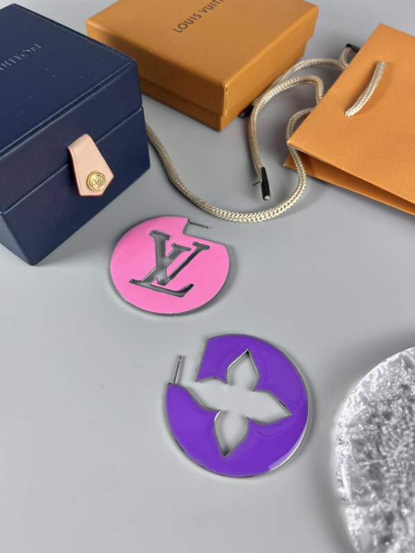 LOUIS VUITTON EARRINGS [C1MI6-031726] CELINE CHANEL ACCESSORIES LOEWE SHOES LOUIS VUITTON DIRO YSL OTHER BRAND HANDBAGS BALENCIAGA BOTTEGA VENETA GOYARD HERMES BURBERRY VALENTINO GUCCI FENDI MIUMIU CHLOE PRADA BVLGARI SUITCASE NEW ARRIVAL 