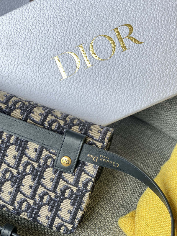 DIRO SADDLE BELT POUCH [S5619CBAA_M900] CELINE CHANEL ACCESSORIES LOEWE SHOES LOUIS VUITTON DIRO YSL OTHER BRAND HANDBAGS BALENCIAGA BOTTEGA VENETA GOYARD HERMES BURBERRY VALENTINO GUCCI FENDI MIUMIU CHLOE PRADA BVLGARI SUITCASE NEW ARRIVAL 