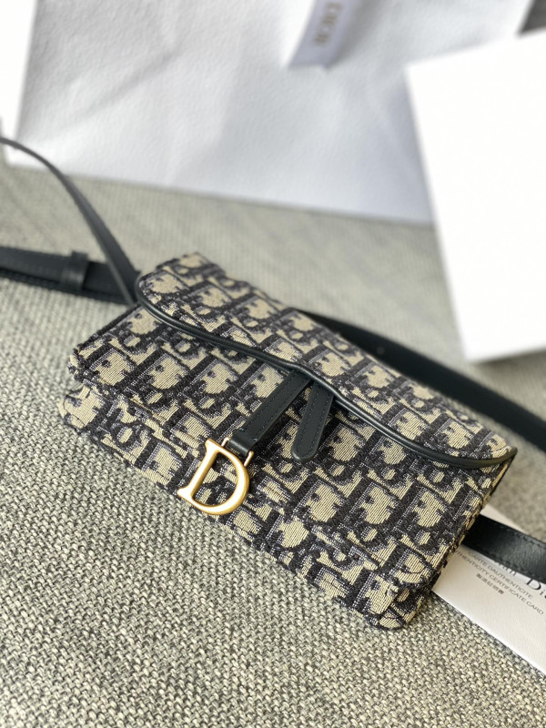 DIRO SADDLE BELT POUCH [S5619CBAA_M900] CELINE CHANEL ACCESSORIES LOEWE SHOES LOUIS VUITTON DIRO YSL OTHER BRAND HANDBAGS BALENCIAGA BOTTEGA VENETA GOYARD HERMES BURBERRY VALENTINO GUCCI FENDI MIUMIU CHLOE PRADA BVLGARI SUITCASE NEW ARRIVAL 