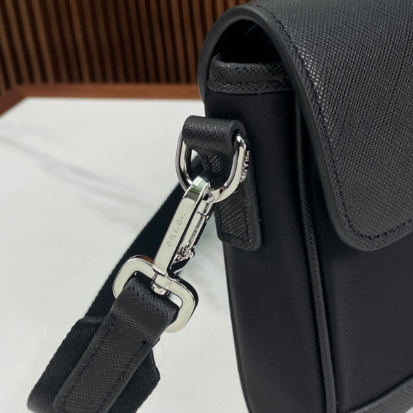 PRADA Re-Nylon and leather shoulder bag [2VD044-1] CELINE CHANEL ACCESSORIES LOEWE SHOES LOUIS VUITTON DIRO YSL OTHER BRAND HANDBAGS BALENCIAGA BOTTEGA VENETA GOYARD HERMES BURBERRY VALENTINO GUCCI FENDI MIUMIU CHLOE PRADA BVLGARI SUITCASE NEW ARRIVAL 