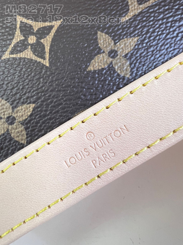 (image for) LOUIS VUITTON Nano Alma