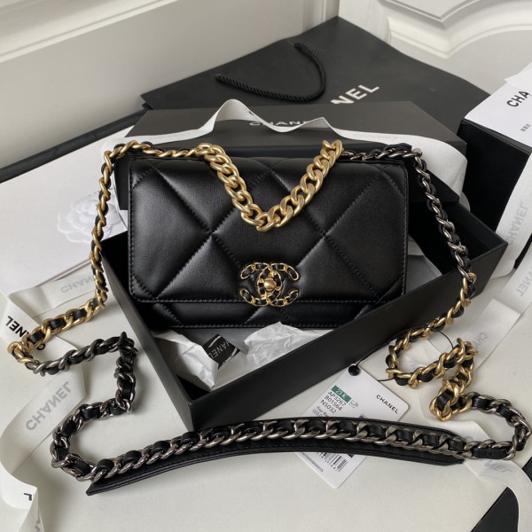 (image for) CL 19 WALLET ON CHAIN