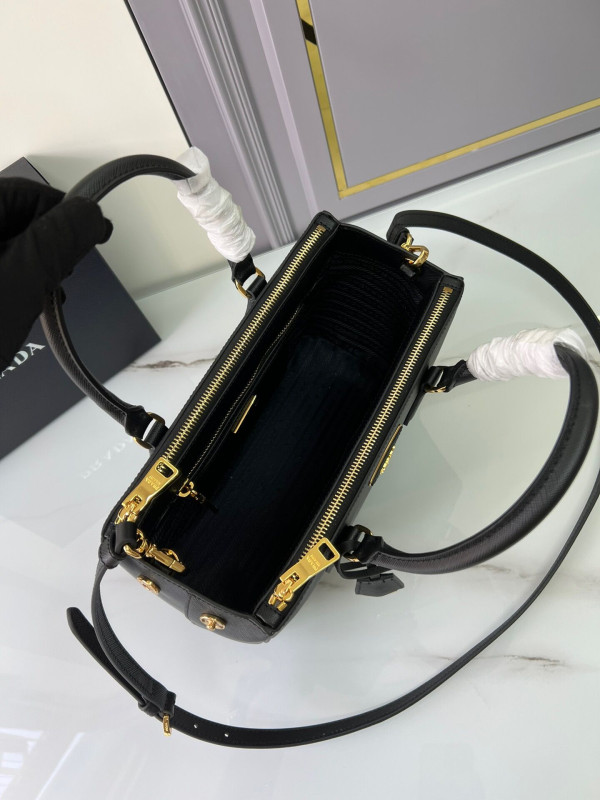 (image for) Prada Galleria Saffiano bag Medium