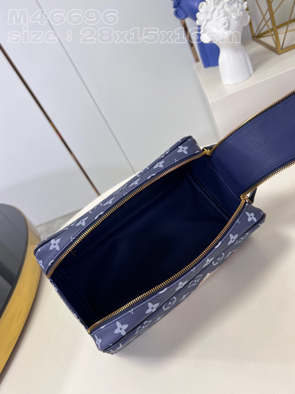 LOUIS VUITTON DOPP KIT TOILET POUCH [C1MCL-081650] CELINE CHANEL ACCESSORIES LOEWE SHOES LOUIS VUITTON DIRO YSL OTHER BRAND HANDBAGS BALENCIAGA BOTTEGA VENETA GOYARD HERMES BURBERRY VALENTINO GUCCI FENDI MIUMIU CHLOE PRADA BVLGARI SUITCASE NEW ARRIVAL 