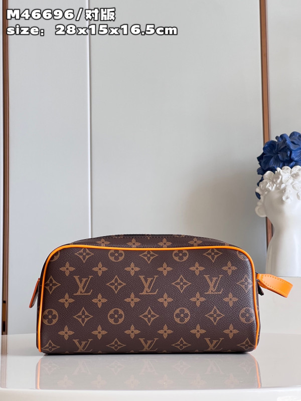 LOUIS VUITTON DOPP KIT TOILET POUCH [M46696] CELINE CHANEL ACCESSORIES LOEWE SHOES LOUIS VUITTON DIRO YSL OTHER BRAND HANDBAGS BALENCIAGA BOTTEGA VENETA GOYARD HERMES BURBERRY VALENTINO GUCCI FENDI MIUMIU CHLOE PRADA BVLGARI SUITCASE NEW ARRIVAL 
